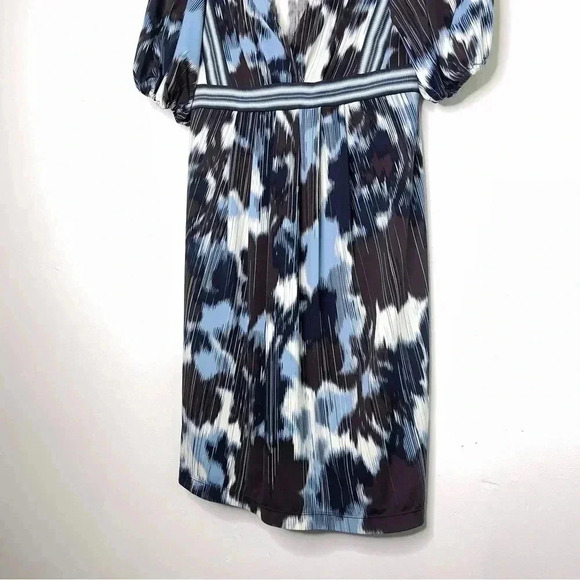 BCBG MaxAzria Floral Light Blue V-Neck Short Sleeve Midi Dress Size Small - Picture 3 of 7